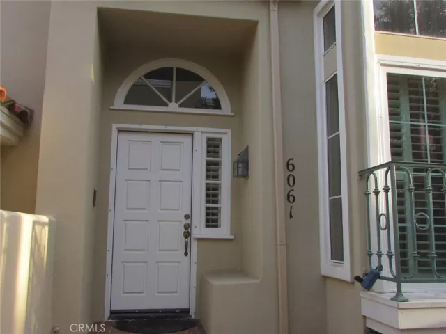 MLS: OC23049145 Condo For Sale