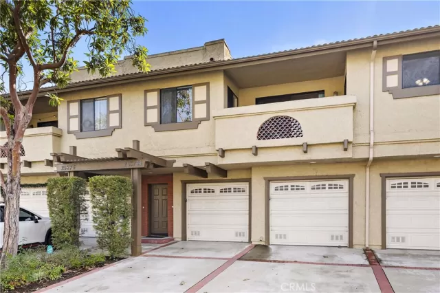 MLS: OC23049284 Condo For Sale