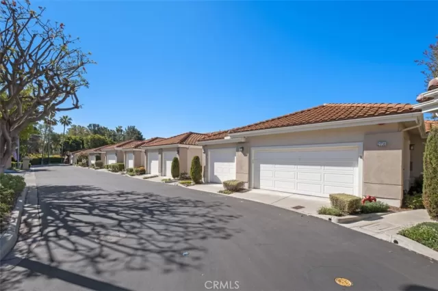 MLS: OC23049312 Condo For Sale