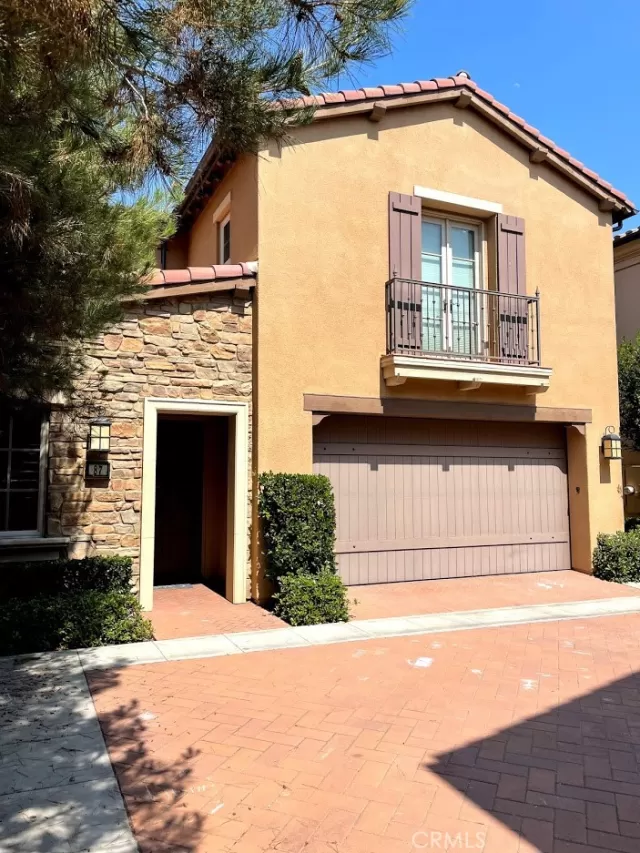 MLS: OC23049533 Condo For Sale