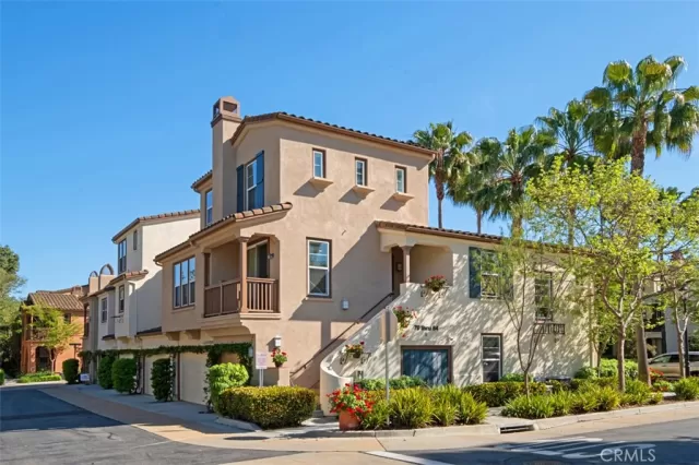 MLS: OC23049760 Condo For Sale