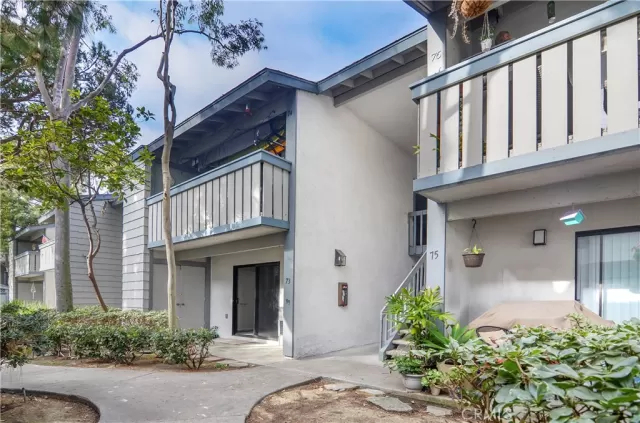 MLS: OC23049824 Condo For Sale