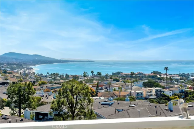 MLS: OC23049830 Condo For Sale