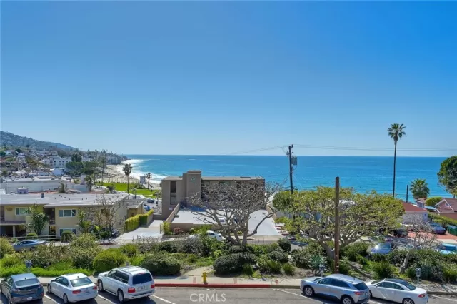 MLS: OC23049833 Condo For Sale