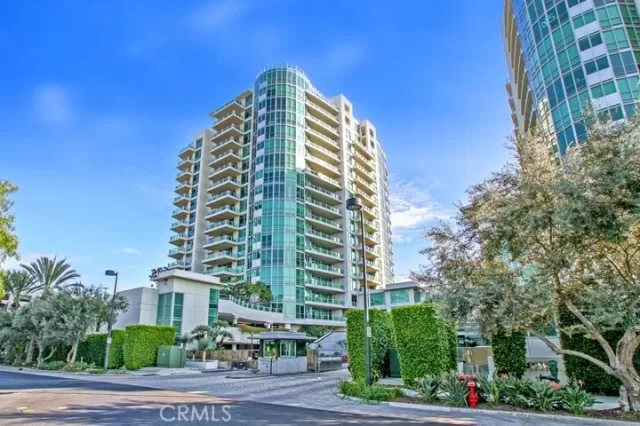 MLS: OC23050428 Condo For Sale