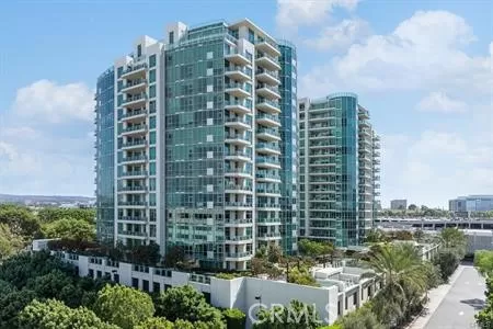 MLS: OC23050600 Condo For Sale