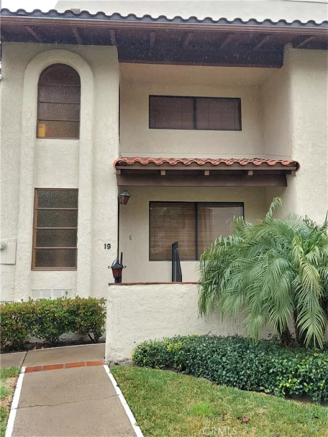 MLS: OC23051894 Condo For Sale