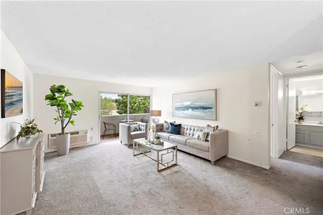 MLS: OC23051905 Condo For Sale