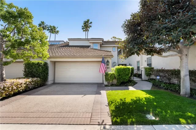 MLS: OC23051907 Condo For Sale