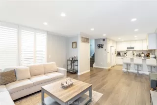 Photo #4: OC23052194 Listing 