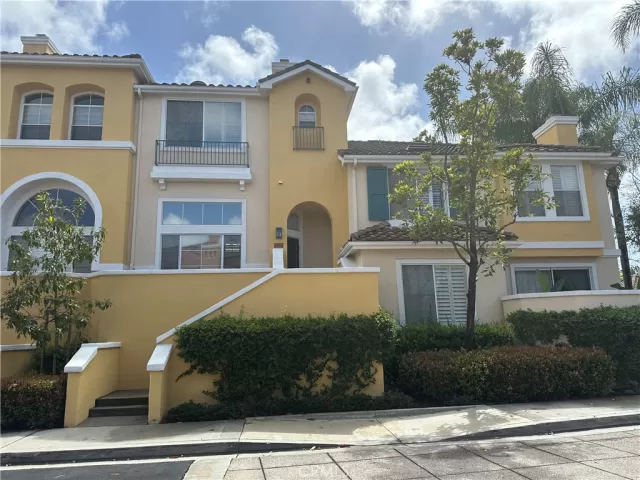 MLS: OC23052399 Condo For Sale