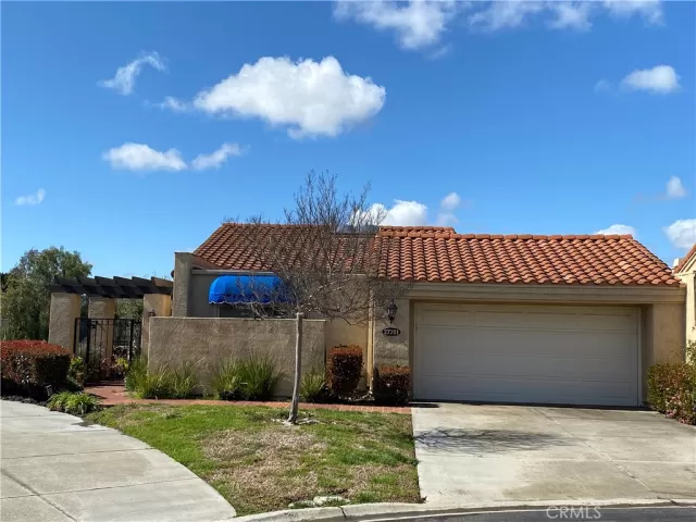 MLS: OC23052403 Condo For Sale