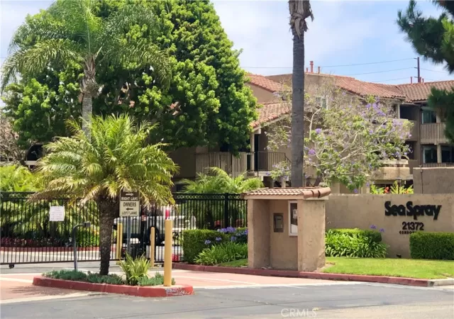 MLS: OC23052420 Condo For Sale