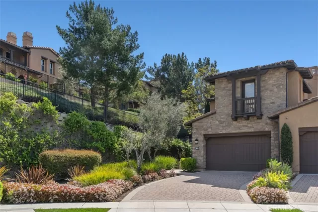 MLS: OC23052624 Condo For Sale