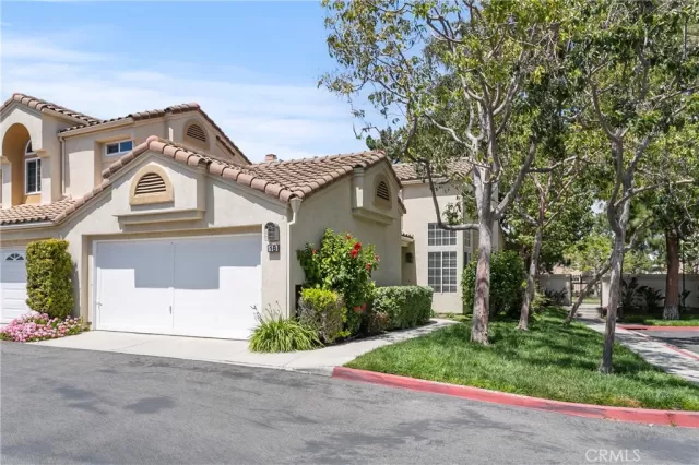 MLS: OC23052719 Condo For Sale