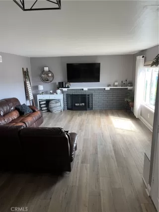 Photo #2: OC23053109 Listing