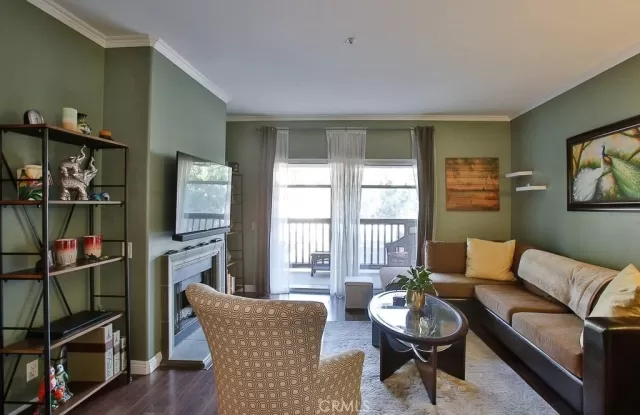 MLS: OC23053376 Condo For Sale