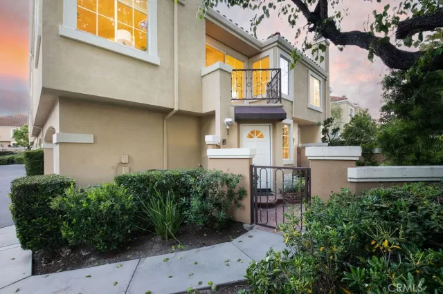 MLS: OC23053450 Condo For Sale