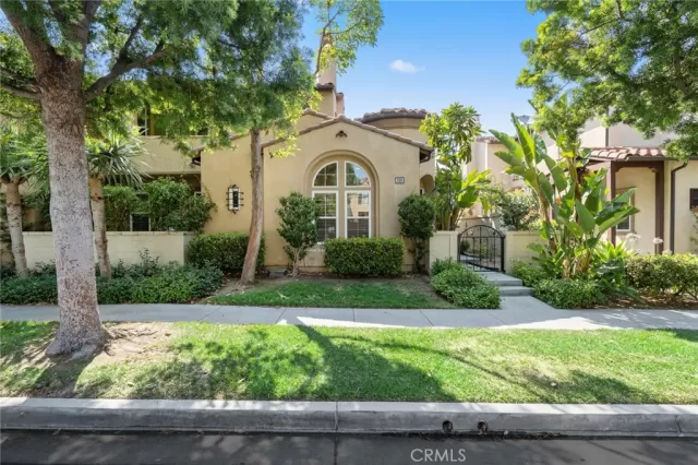 MLS: OC23053864 Condo For Sale