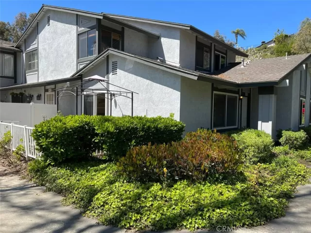 MLS: OC23053883 Condo For Sale