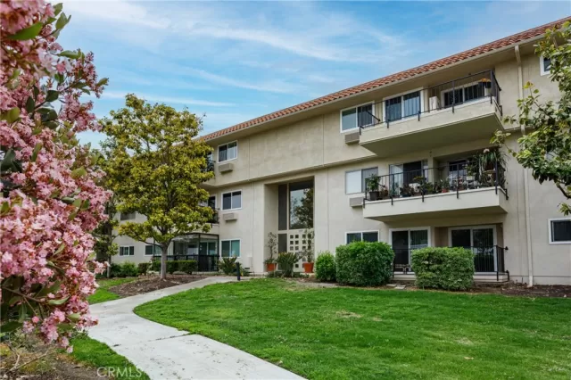 MLS: OC23054034 Condo For Sale