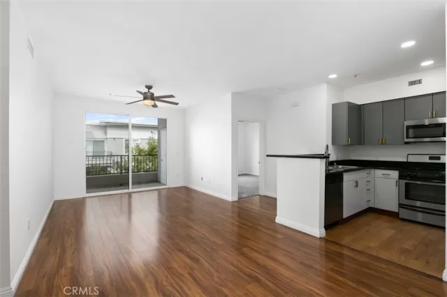 MLS: OC23054128 Condo For Sale