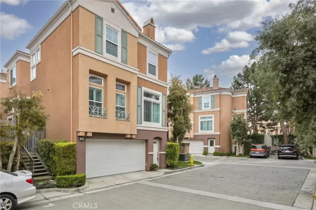 MLS: OC23054130 Condo For Sale