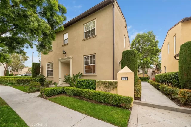 MLS: OC23054388 Condo For Sale