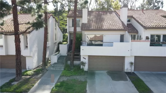 MLS: OC23054389 Condo For Sale