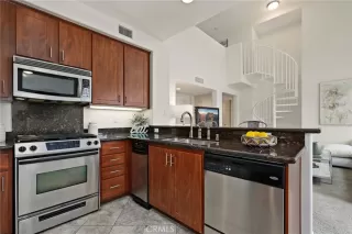 Photo #2: OC23054644 Listing