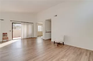 Photo #2: OC23055220 Listing