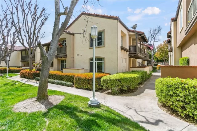 MLS: OC23056195 Condo For Sale