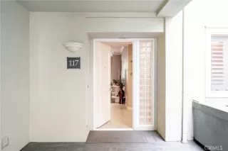 Photo #2: OC23056346 Listing