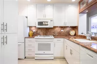 Photo #3: OC23056346 Listing