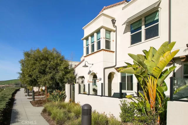 MLS: OC23056348 Condo For Sale