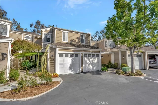 MLS: OC23056723 Condo For Sale