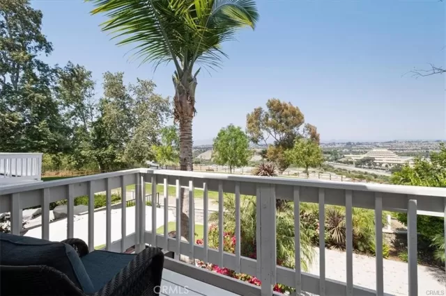 MLS: OC23056906 Condo For Sale