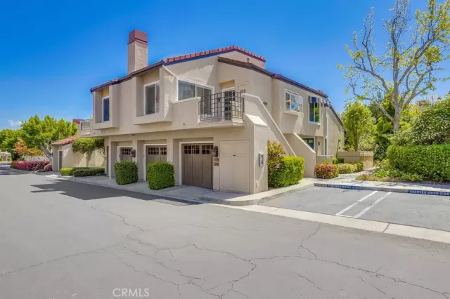 MLS: OC23056949 Condo For Sale