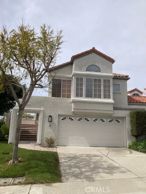 MLS: OC23056999 Condo For Sale