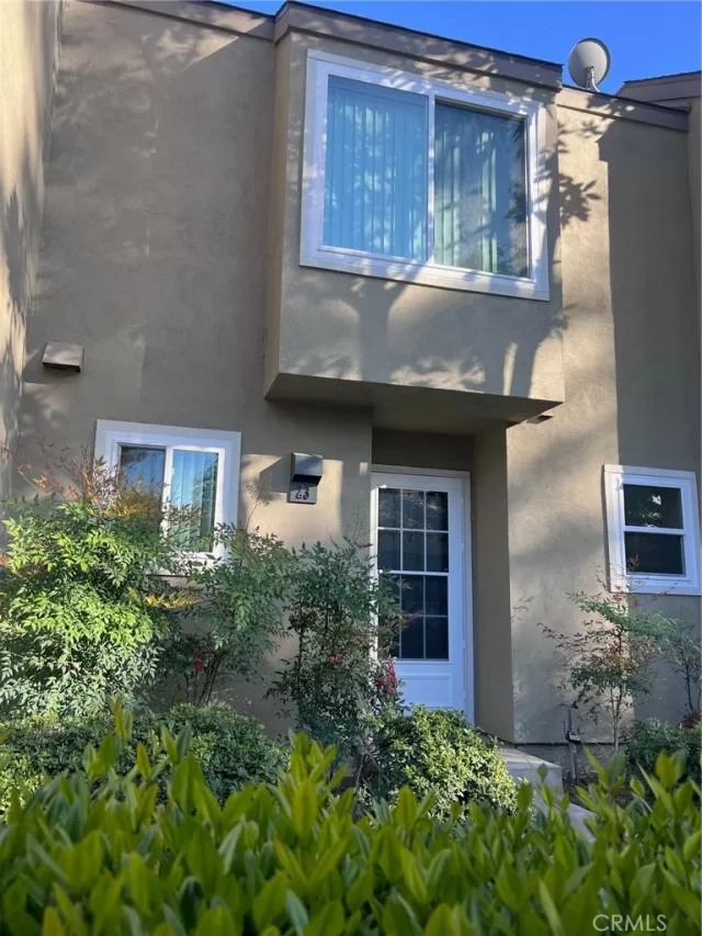 MLS: OC23057109 Condo For Sale