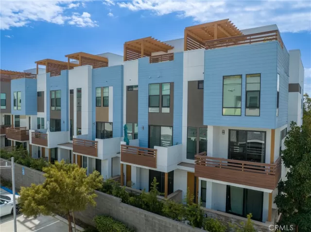 MLS: OC23057203 Condo For Sale