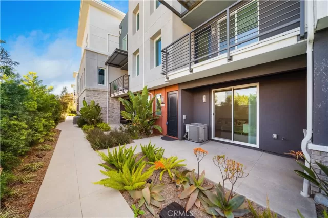 MLS: OC23057257 Condo For Sale