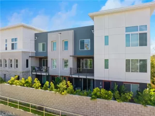 Photo #2: OC23057257 Listing 