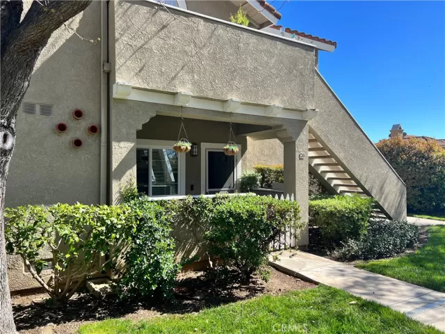 MLS: OC23057336 Condo For Sale