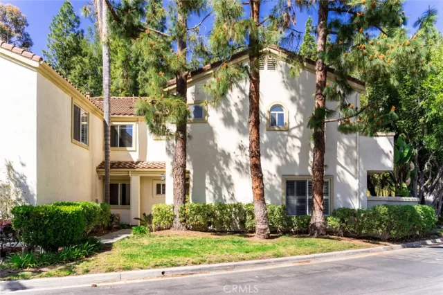 MLS: OC23057928 Condo For Sale