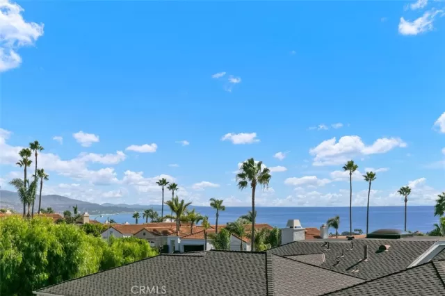 MLS: OC23057983 Condo For Sale