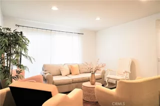 Photo #2: OC23058718 Listing