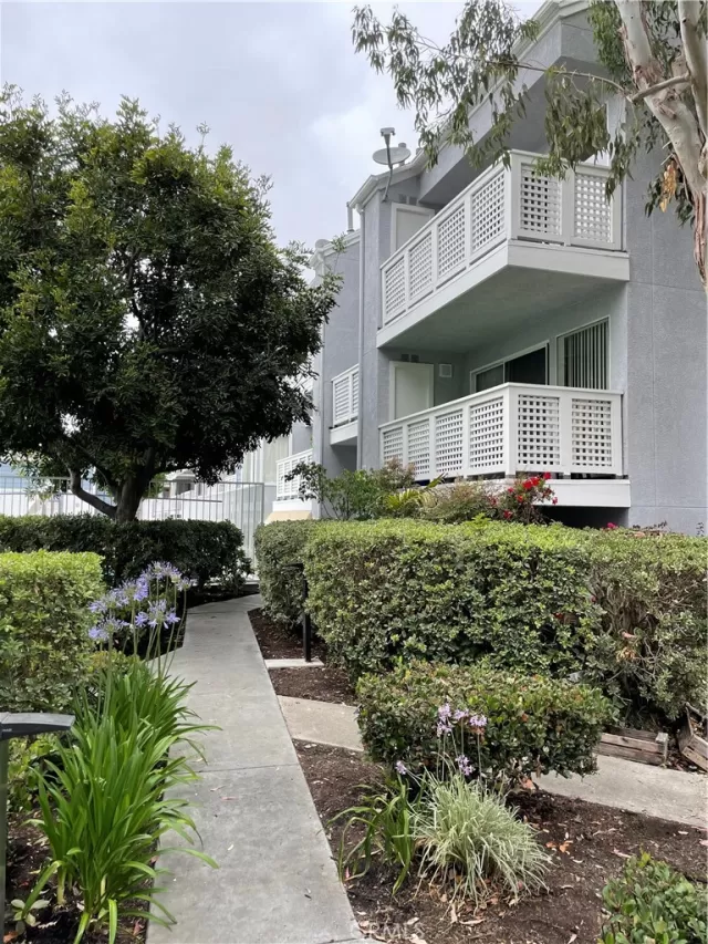 MLS: OC23058867 Condo For Sale