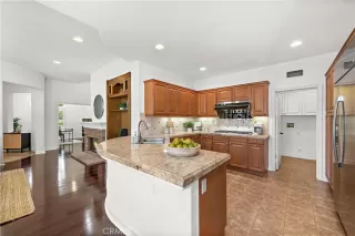 Photo #6: OC23058869 Listing 