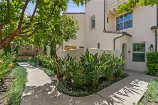 Photo #2: OC23059009 Listing